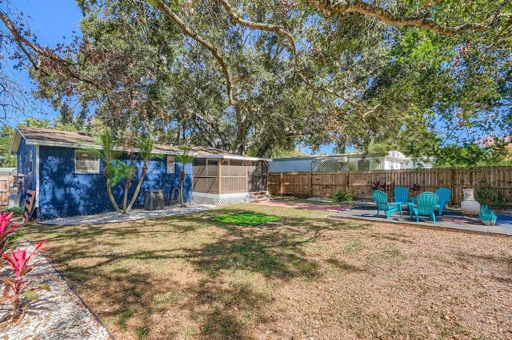 For Sale: $210,000 (2 beds, 1 baths, 864 Square Feet)