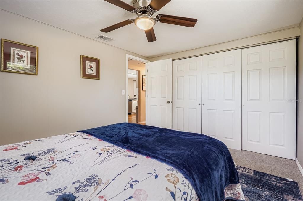 For Sale: $210,000 (2 beds, 1 baths, 864 Square Feet)