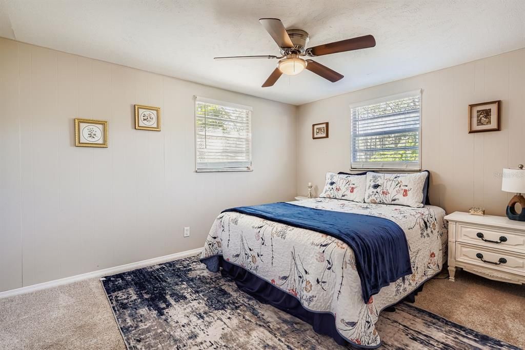 For Sale: $210,000 (2 beds, 1 baths, 864 Square Feet)