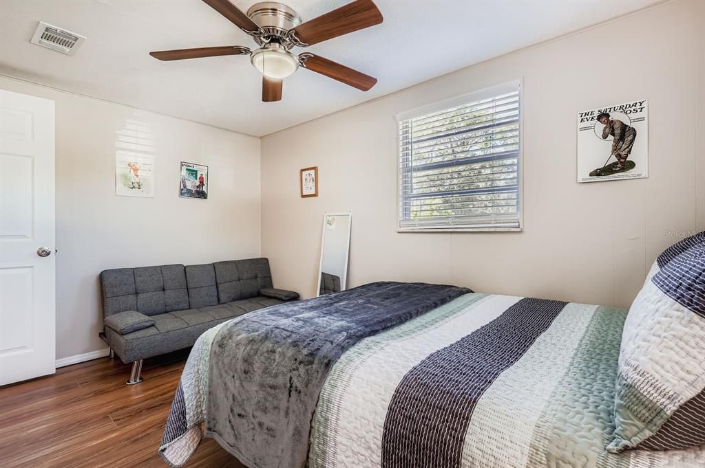 For Sale: $210,000 (2 beds, 1 baths, 864 Square Feet)