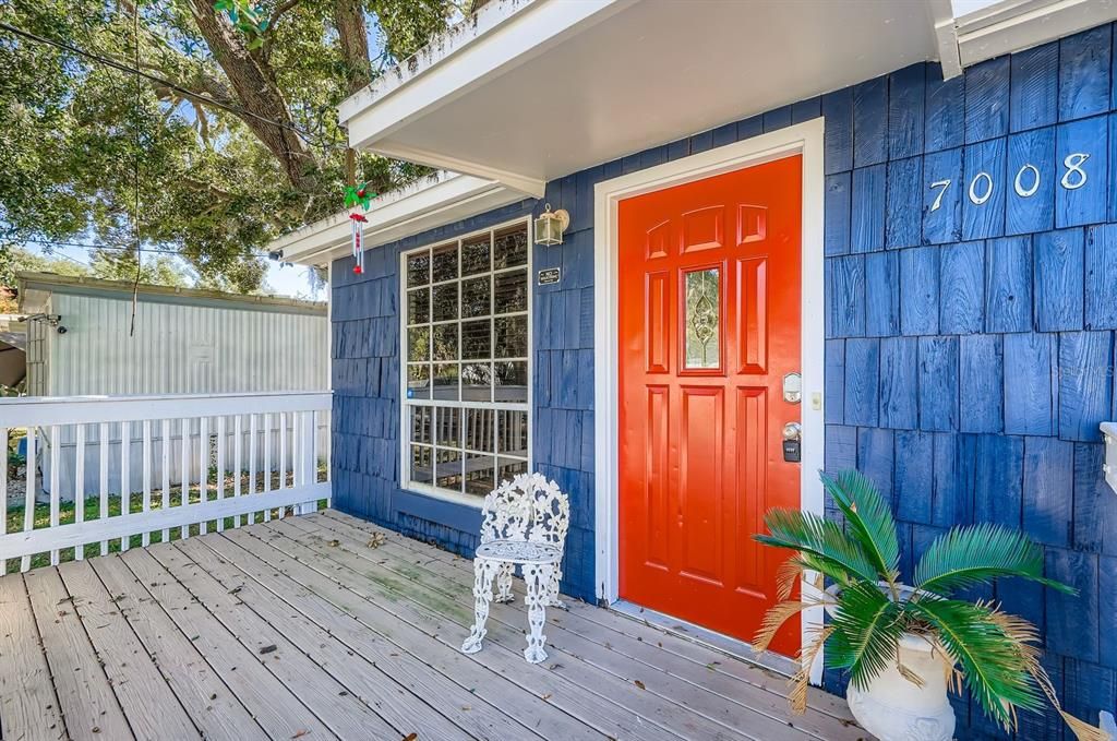 For Sale: $210,000 (2 beds, 1 baths, 864 Square Feet)