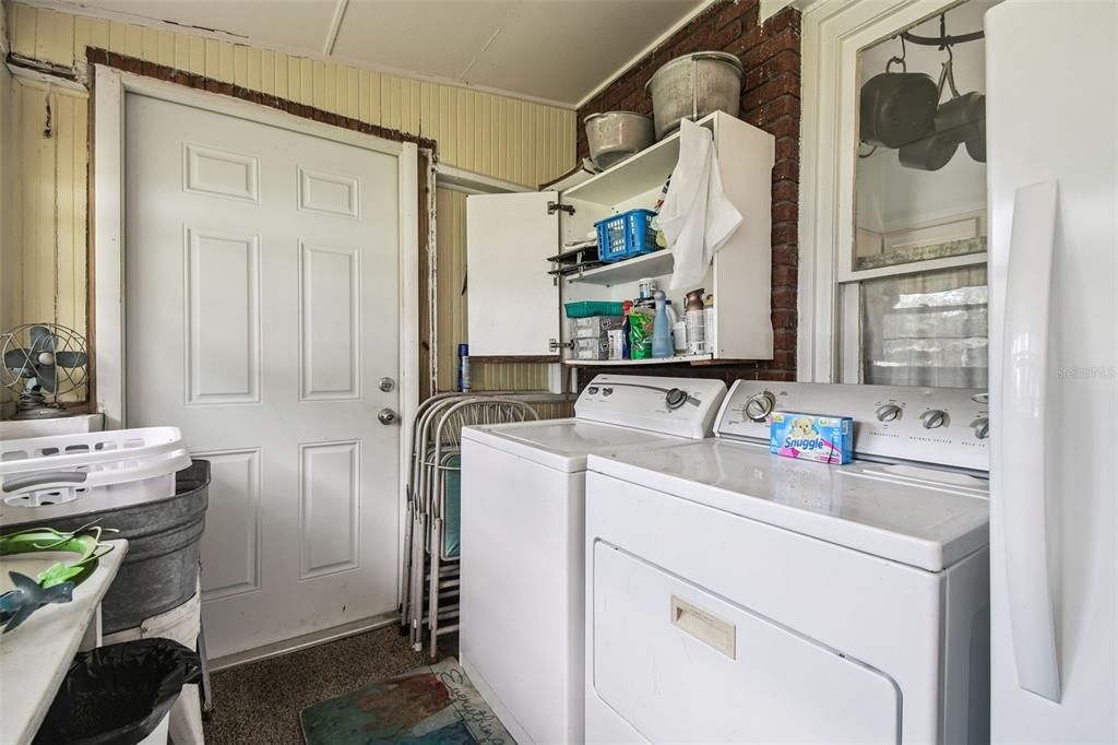 For Sale: $269,000 (2 beds, 1 baths, 1360 Square Feet)