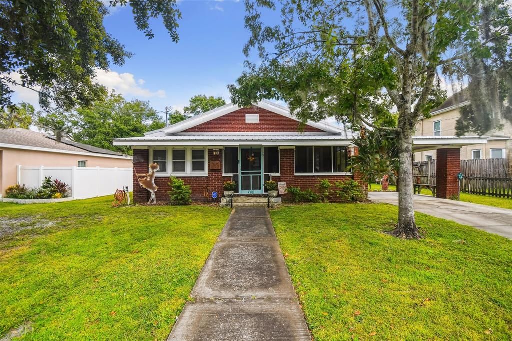 For Sale: $269,000 (2 beds, 1 baths, 1360 Square Feet)