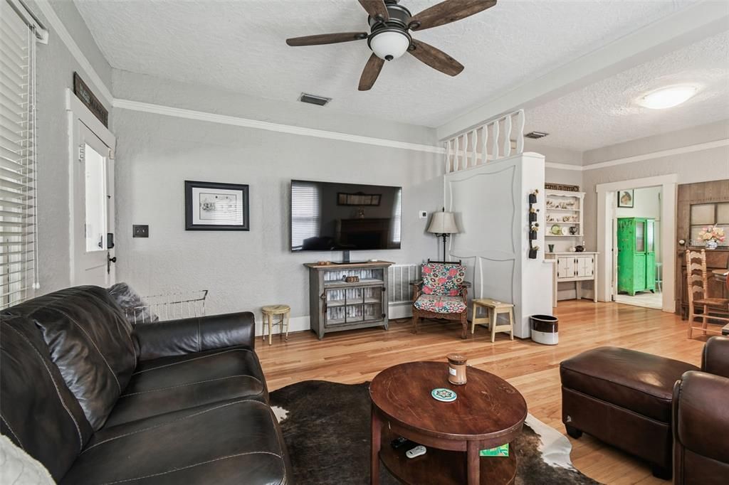 For Sale: $269,000 (2 beds, 1 baths, 1360 Square Feet)