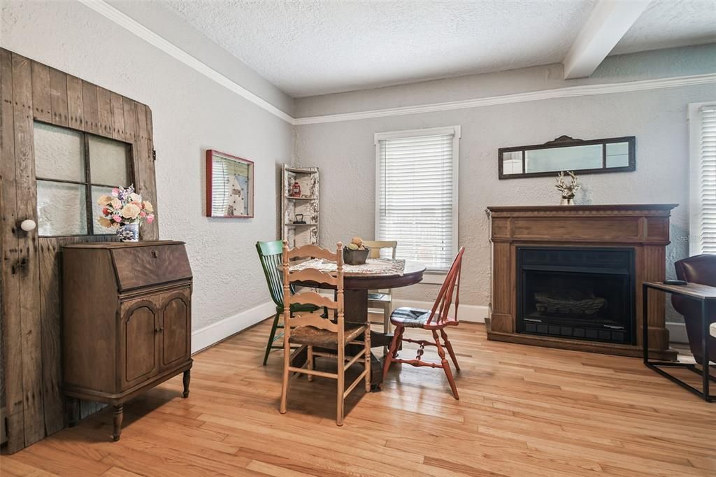 For Sale: $269,000 (2 beds, 1 baths, 1360 Square Feet)