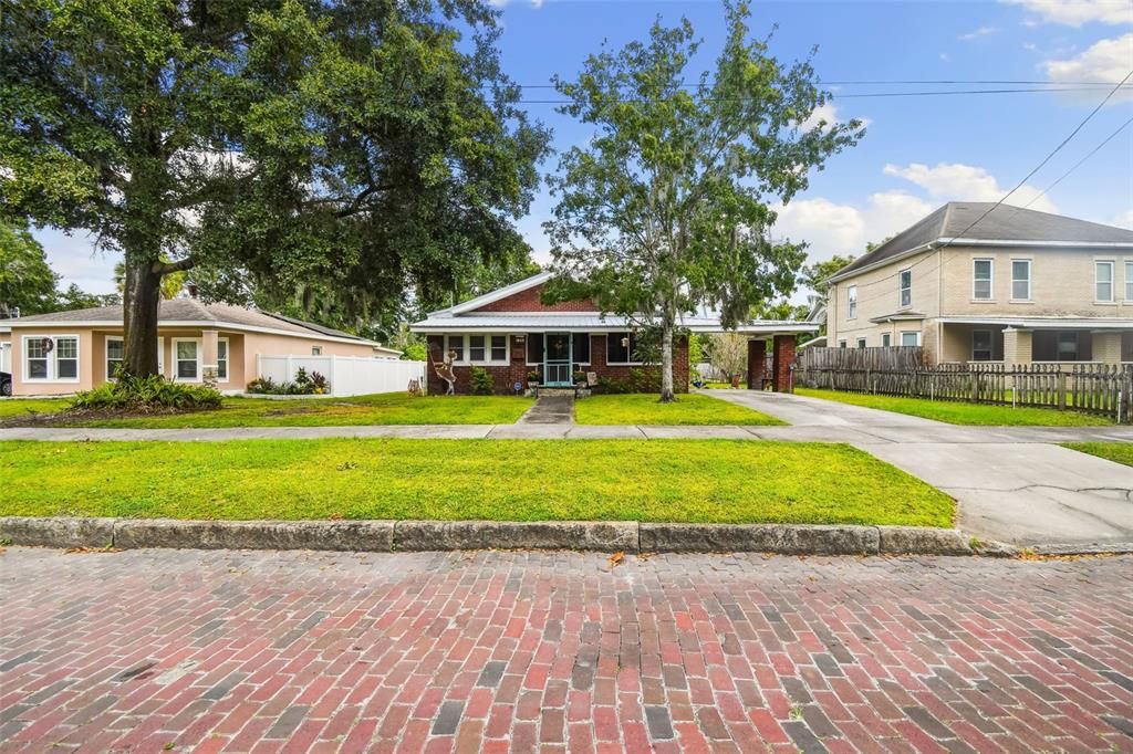 For Sale: $269,000 (2 beds, 1 baths, 1360 Square Feet)