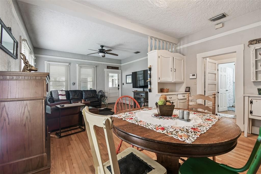 For Sale: $269,000 (2 beds, 1 baths, 1360 Square Feet)