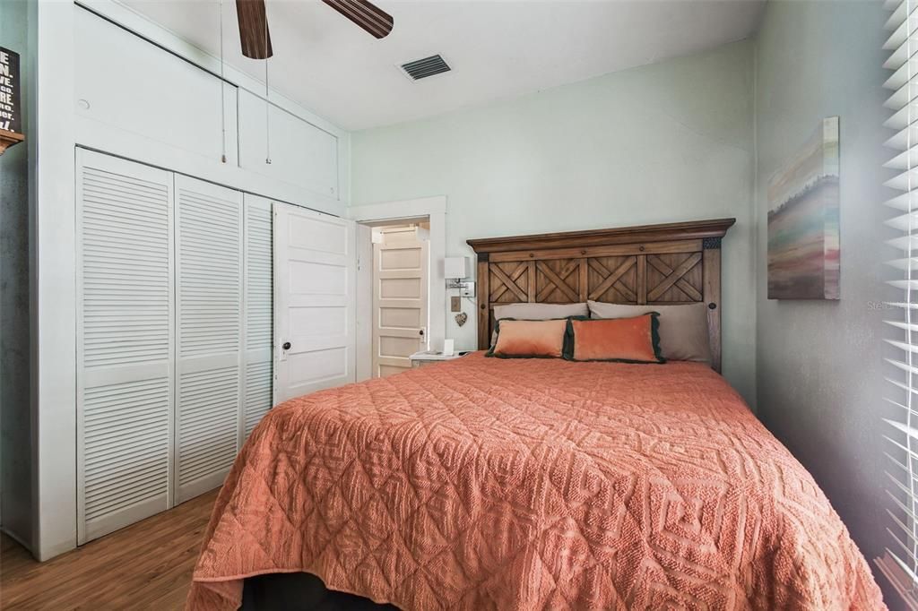 For Sale: $269,000 (2 beds, 1 baths, 1360 Square Feet)