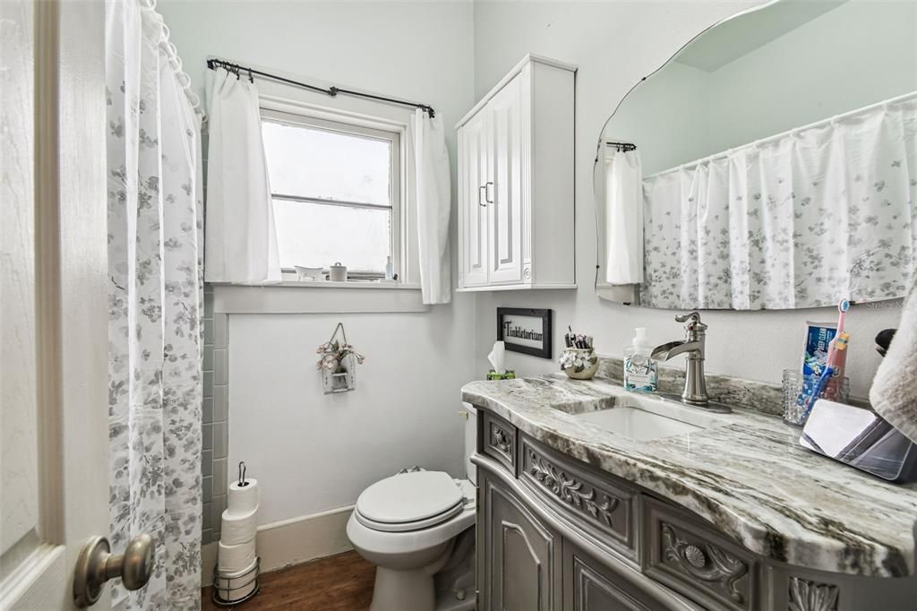 For Sale: $269,000 (2 beds, 1 baths, 1360 Square Feet)