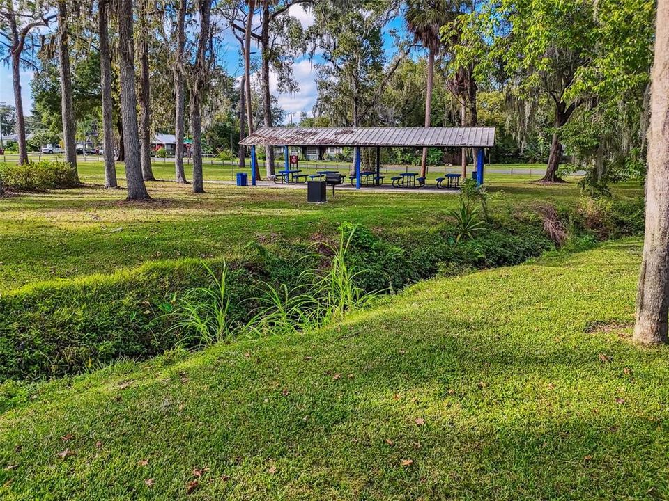 For Sale: $269,000 (2 beds, 1 baths, 1360 Square Feet)