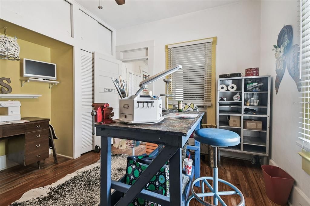 For Sale: $269,000 (2 beds, 1 baths, 1360 Square Feet)