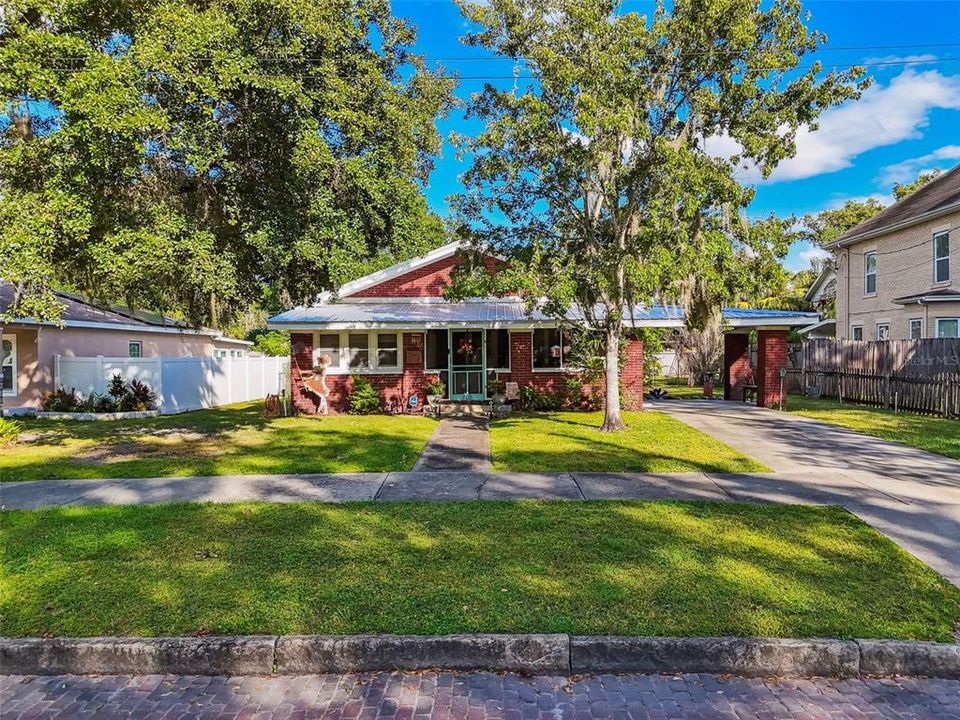 For Sale: $269,000 (2 beds, 1 baths, 1360 Square Feet)