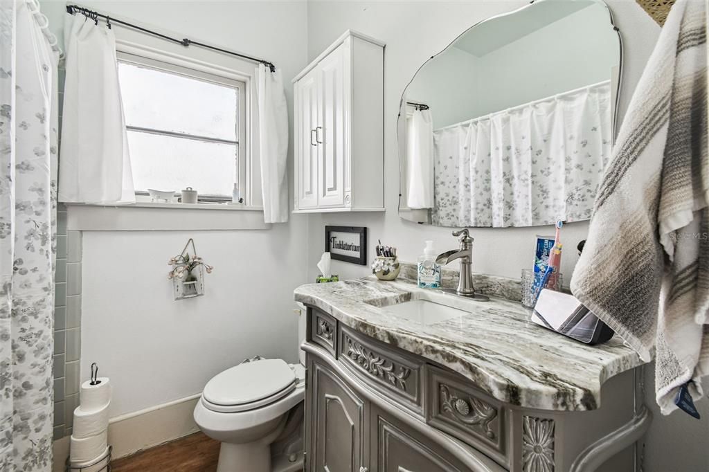 For Sale: $269,000 (2 beds, 1 baths, 1360 Square Feet)