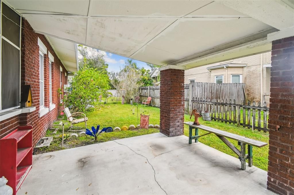 For Sale: $269,000 (2 beds, 1 baths, 1360 Square Feet)