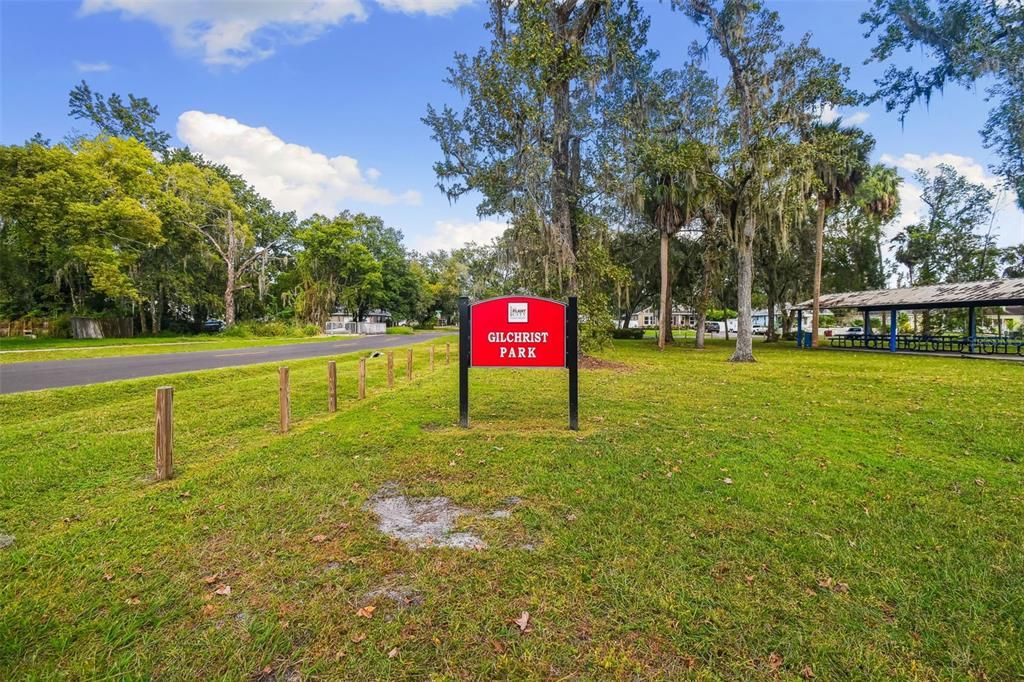 For Sale: $269,000 (2 beds, 1 baths, 1360 Square Feet)