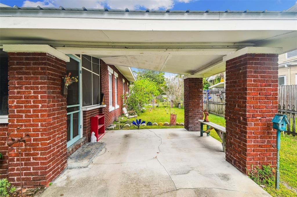 For Sale: $269,000 (2 beds, 1 baths, 1360 Square Feet)