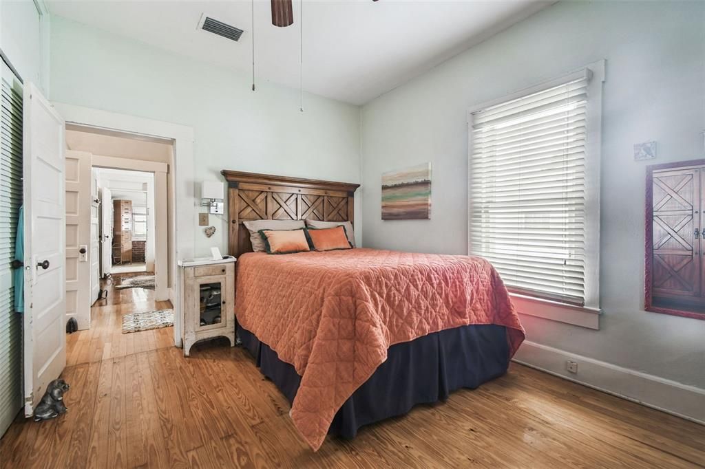 For Sale: $269,000 (2 beds, 1 baths, 1360 Square Feet)