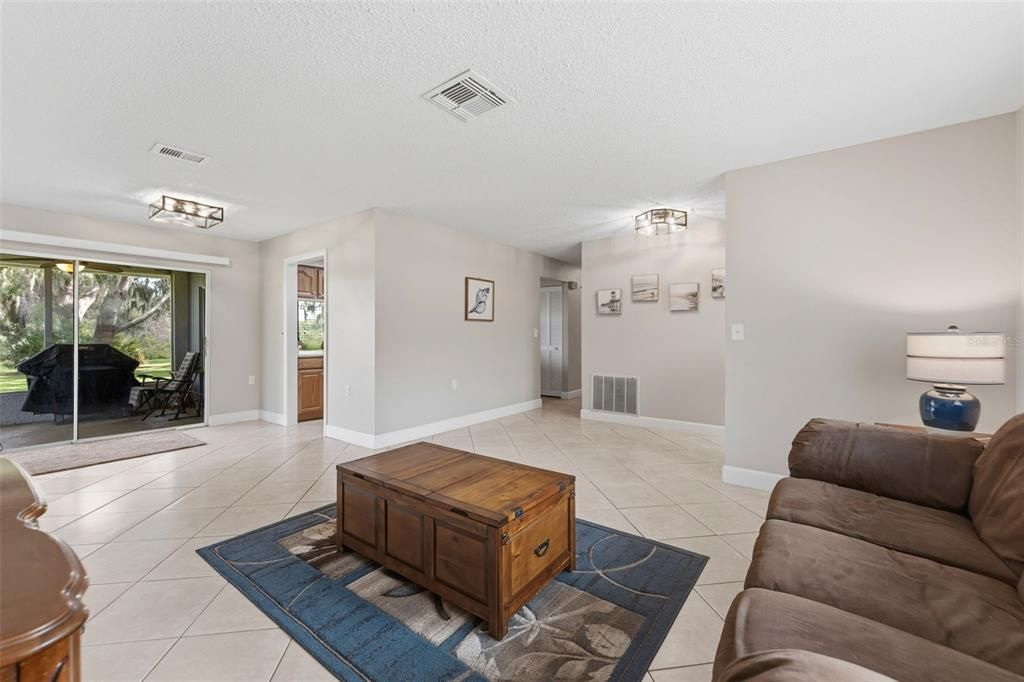 For Sale: $275,000 (2 beds, 2 baths, 1422 Square Feet)