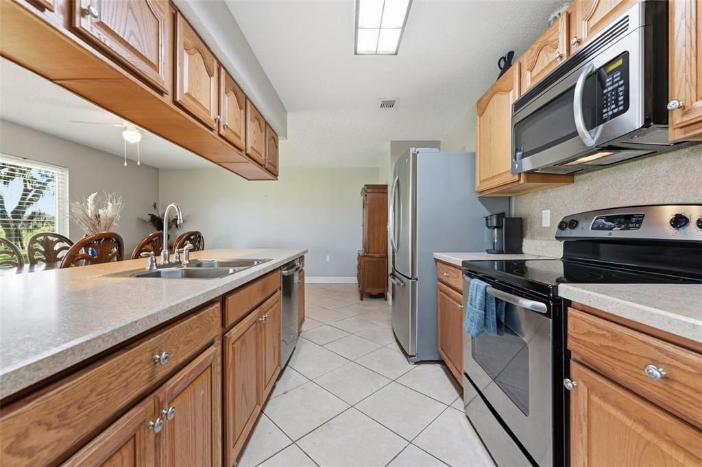 For Sale: $275,000 (2 beds, 2 baths, 1422 Square Feet)
