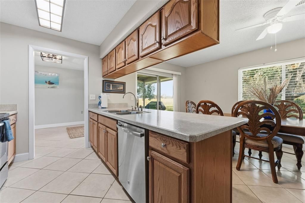 For Sale: $275,000 (2 beds, 2 baths, 1422 Square Feet)