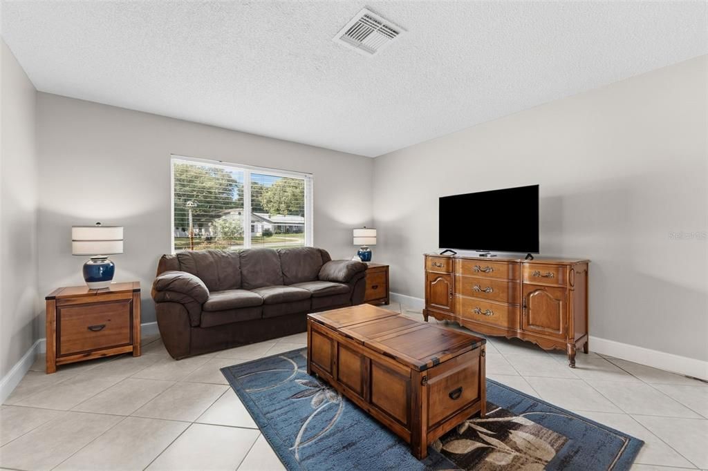 For Sale: $275,000 (2 beds, 2 baths, 1422 Square Feet)