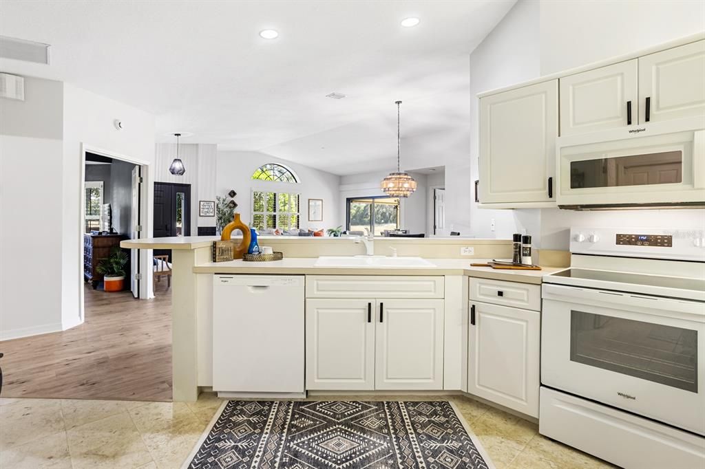 На продажу: $319,900 (3 спален, 2 ванн, 1897 Квадратных фут)