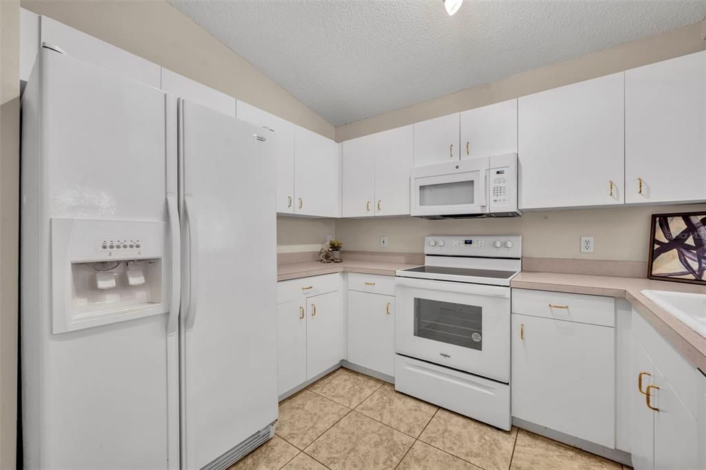 For Sale: $299,000 (2 beds, 2 baths, 1335 Square Feet)