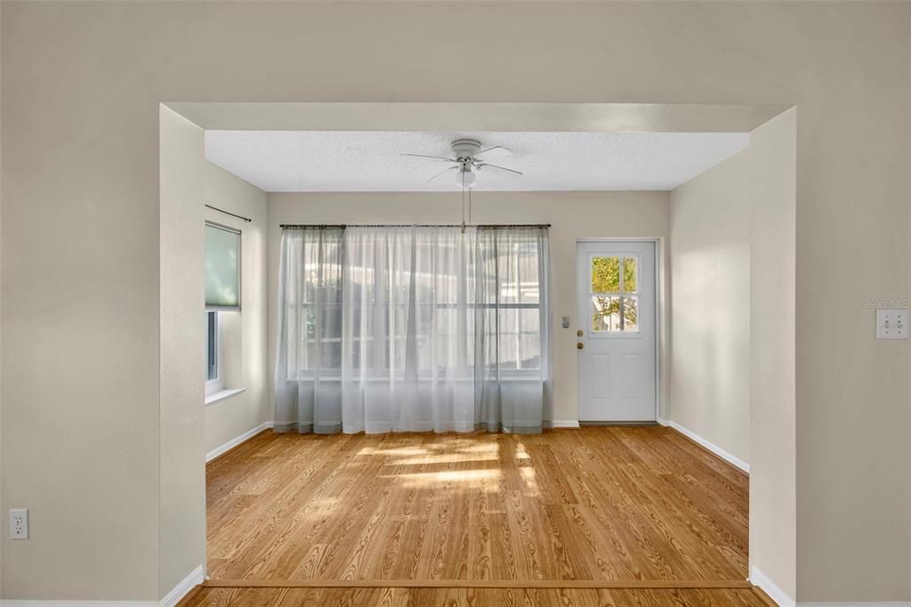 For Sale: $299,000 (2 beds, 2 baths, 1335 Square Feet)