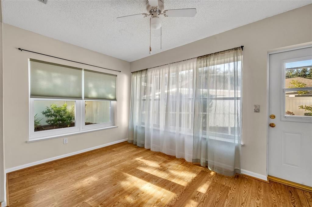 For Sale: $299,000 (2 beds, 2 baths, 1335 Square Feet)