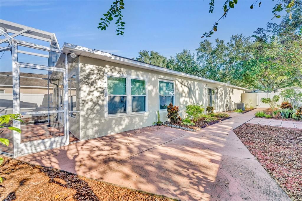 For Sale: $299,000 (2 beds, 2 baths, 1335 Square Feet)