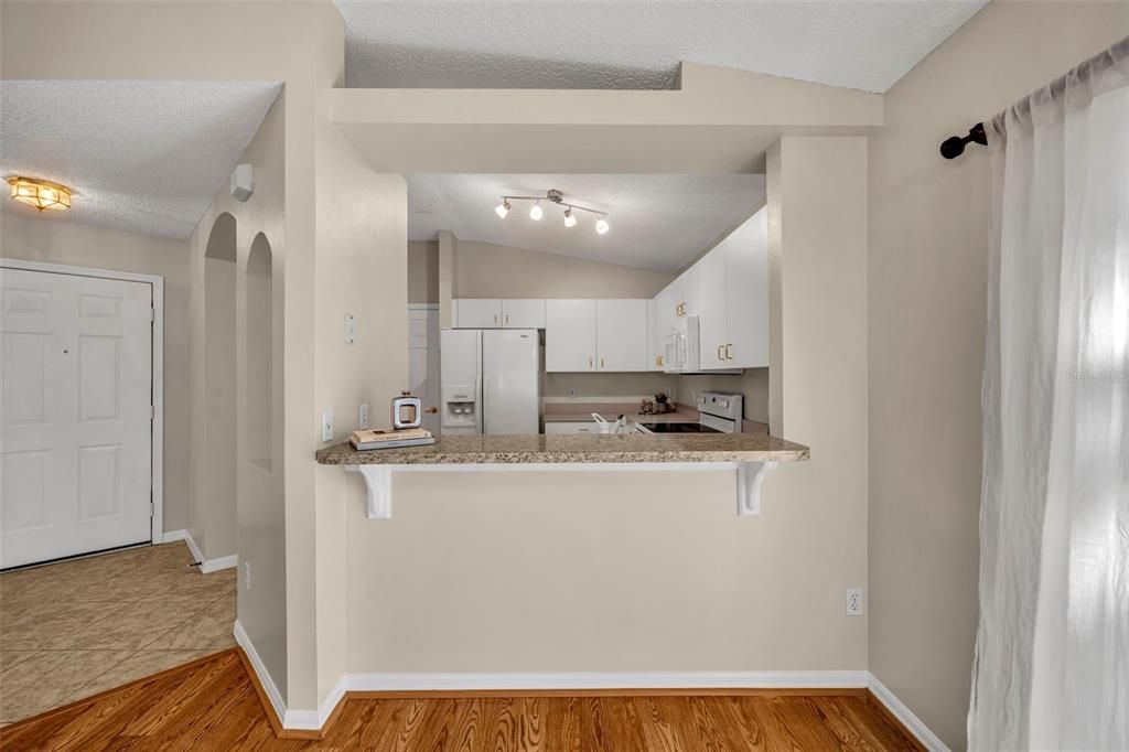 For Sale: $299,000 (2 beds, 2 baths, 1335 Square Feet)