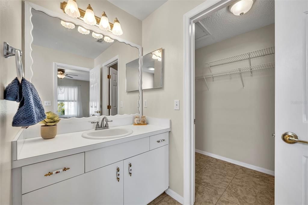 For Sale: $299,000 (2 beds, 2 baths, 1335 Square Feet)