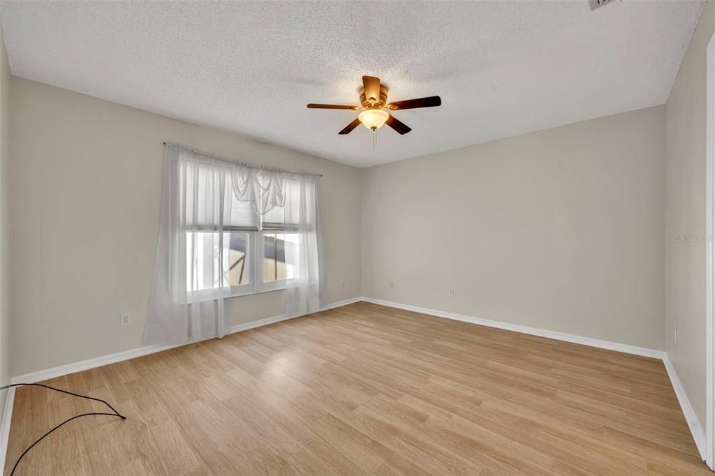 For Sale: $299,000 (2 beds, 2 baths, 1335 Square Feet)