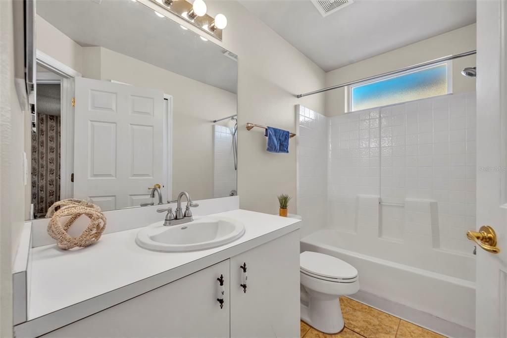 For Sale: $299,000 (2 beds, 2 baths, 1335 Square Feet)