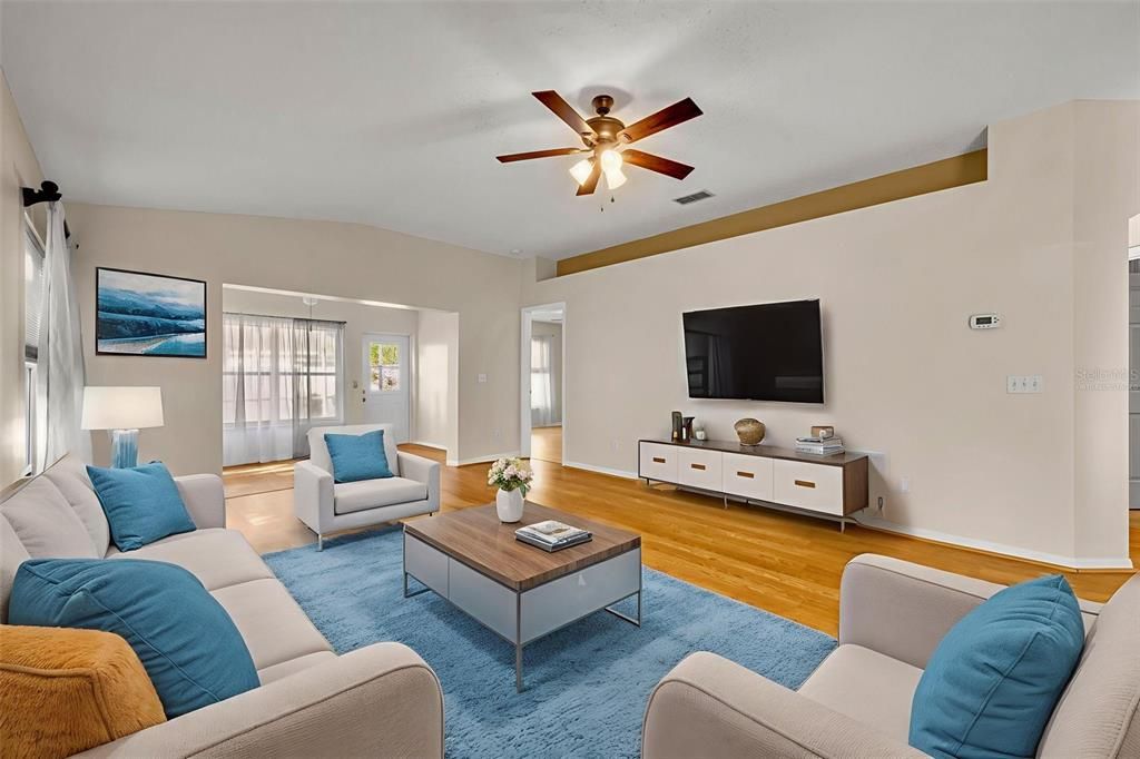 For Sale: $299,000 (2 beds, 2 baths, 1335 Square Feet)