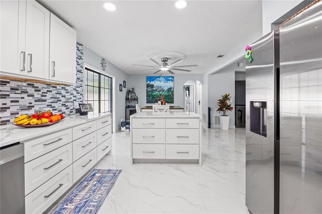 For Sale: $370,000 (3 beds, 2 baths, 1586 Square Feet)