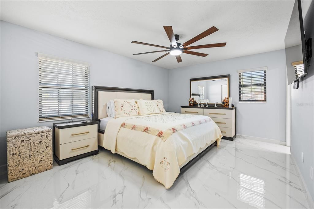 For Sale: $370,000 (3 beds, 2 baths, 1586 Square Feet)