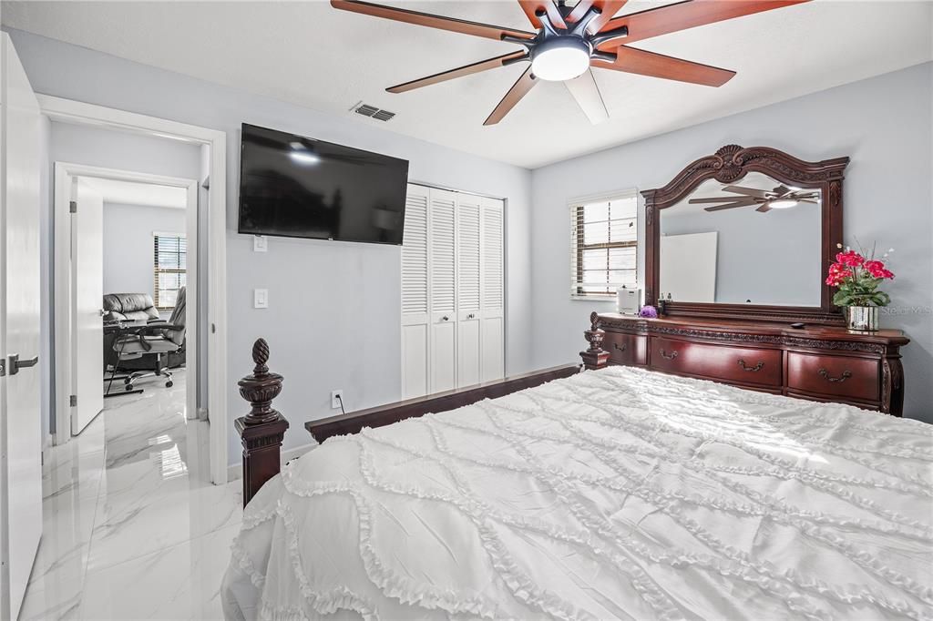 For Sale: $370,000 (3 beds, 2 baths, 1586 Square Feet)