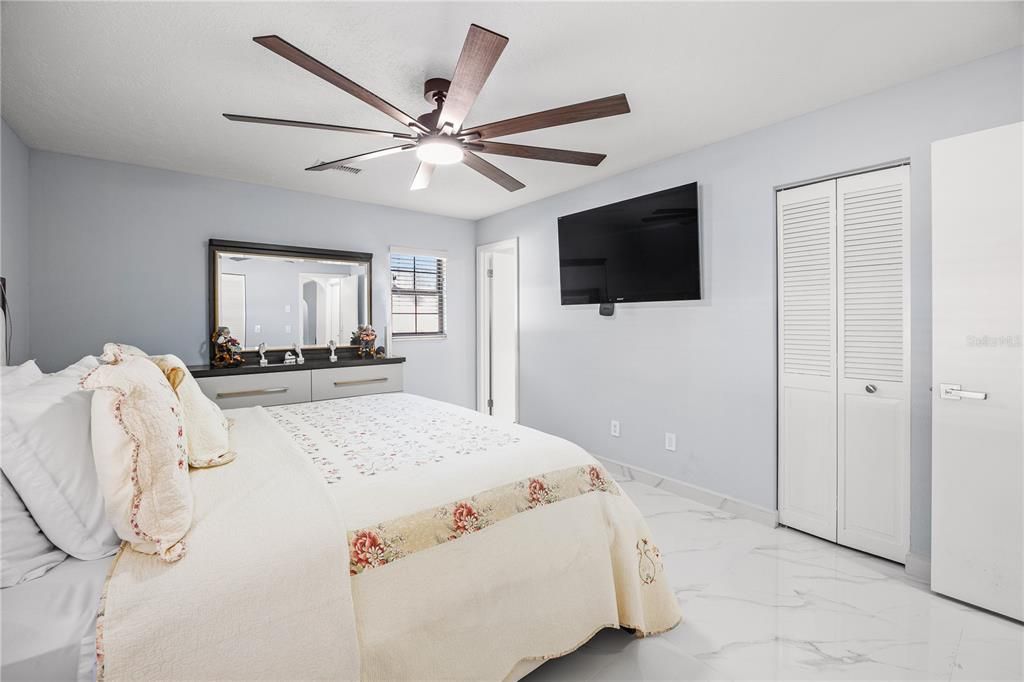 For Sale: $370,000 (3 beds, 2 baths, 1586 Square Feet)