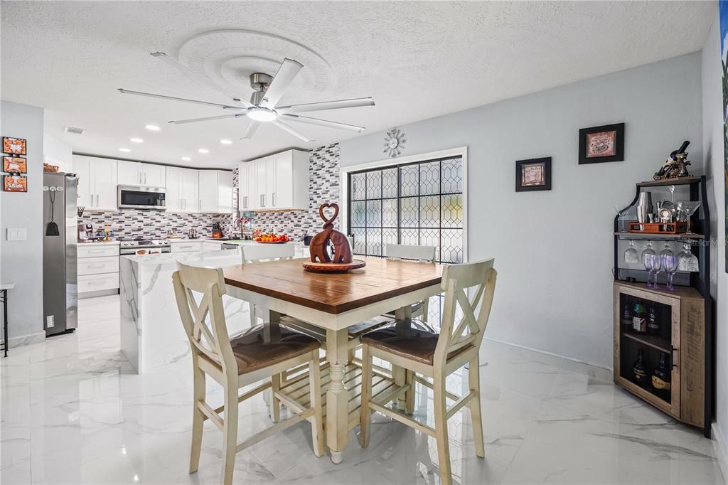 For Sale: $370,000 (3 beds, 2 baths, 1586 Square Feet)