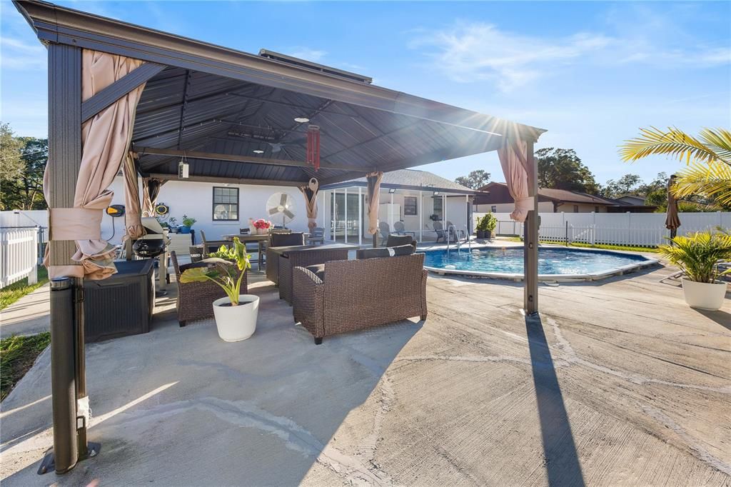 For Sale: $370,000 (3 beds, 2 baths, 1586 Square Feet)