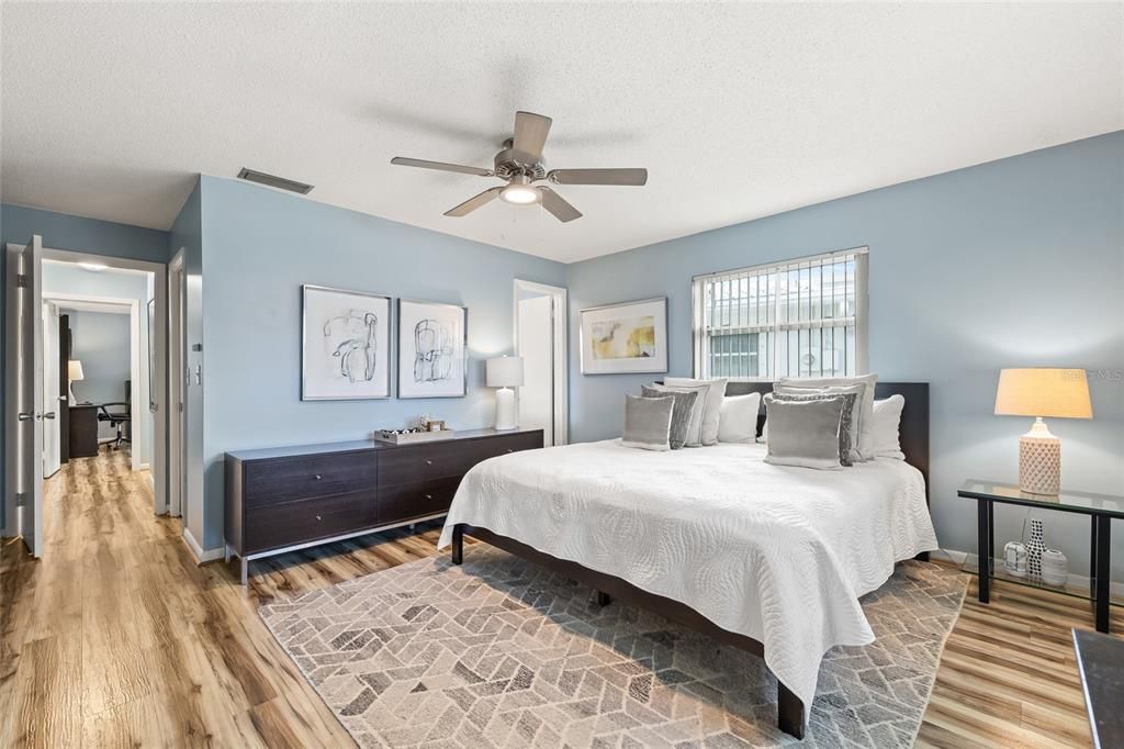 For Sale: $389,500 (2 beds, 2 baths, 1598 Square Feet)