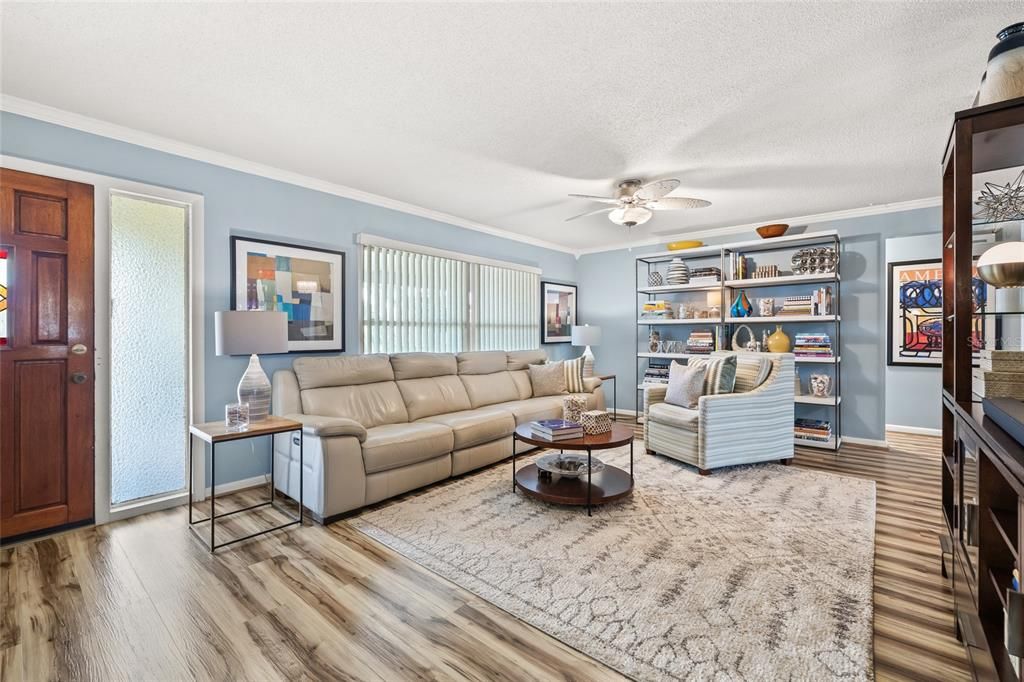 For Sale: $389,500 (2 beds, 2 baths, 1598 Square Feet)