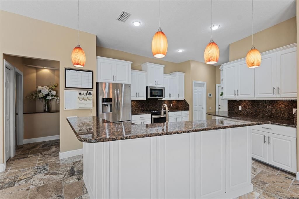 Под контрактом: $1,150,000 (3 спален, 3 ванн, 2760 Квадратных фут)