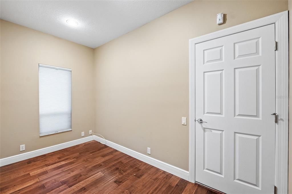 Под контрактом: $1,150,000 (3 спален, 3 ванн, 2760 Квадратных фут)