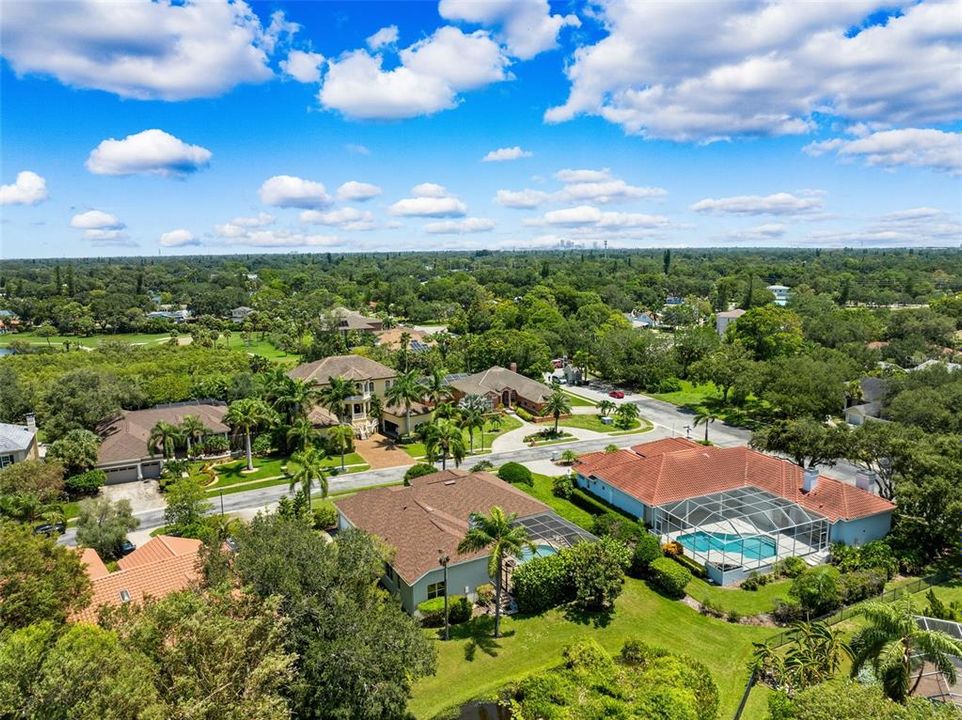 Под контрактом: $1,150,000 (3 спален, 3 ванн, 2760 Квадратных фут)