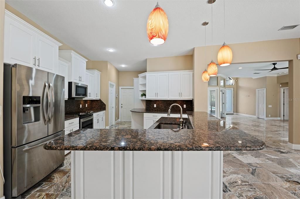 Под контрактом: $1,150,000 (3 спален, 3 ванн, 2760 Квадратных фут)