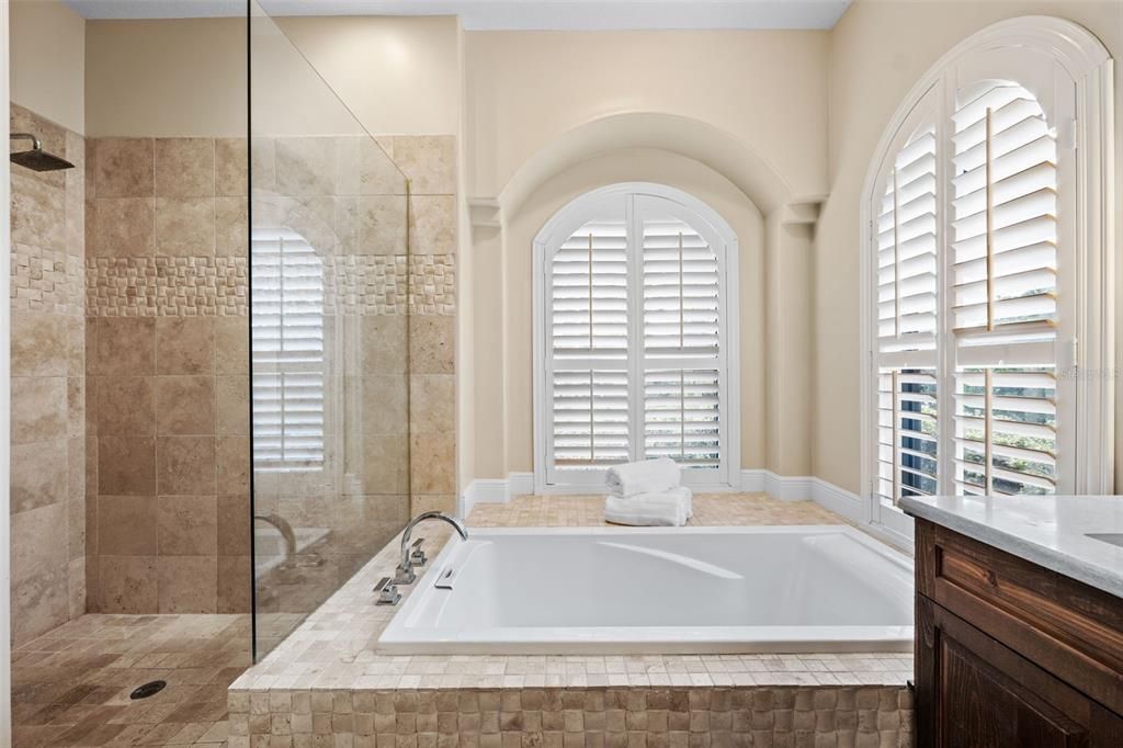 Под контрактом: $1,150,000 (3 спален, 3 ванн, 2760 Квадратных фут)