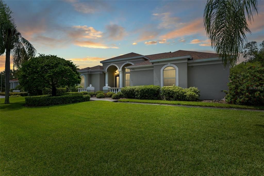 Под контрактом: $1,150,000 (3 спален, 3 ванн, 2760 Квадратных фут)