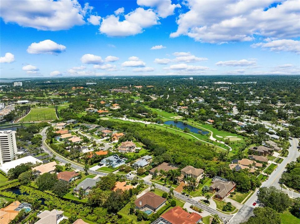 Под контрактом: $1,150,000 (3 спален, 3 ванн, 2760 Квадратных фут)